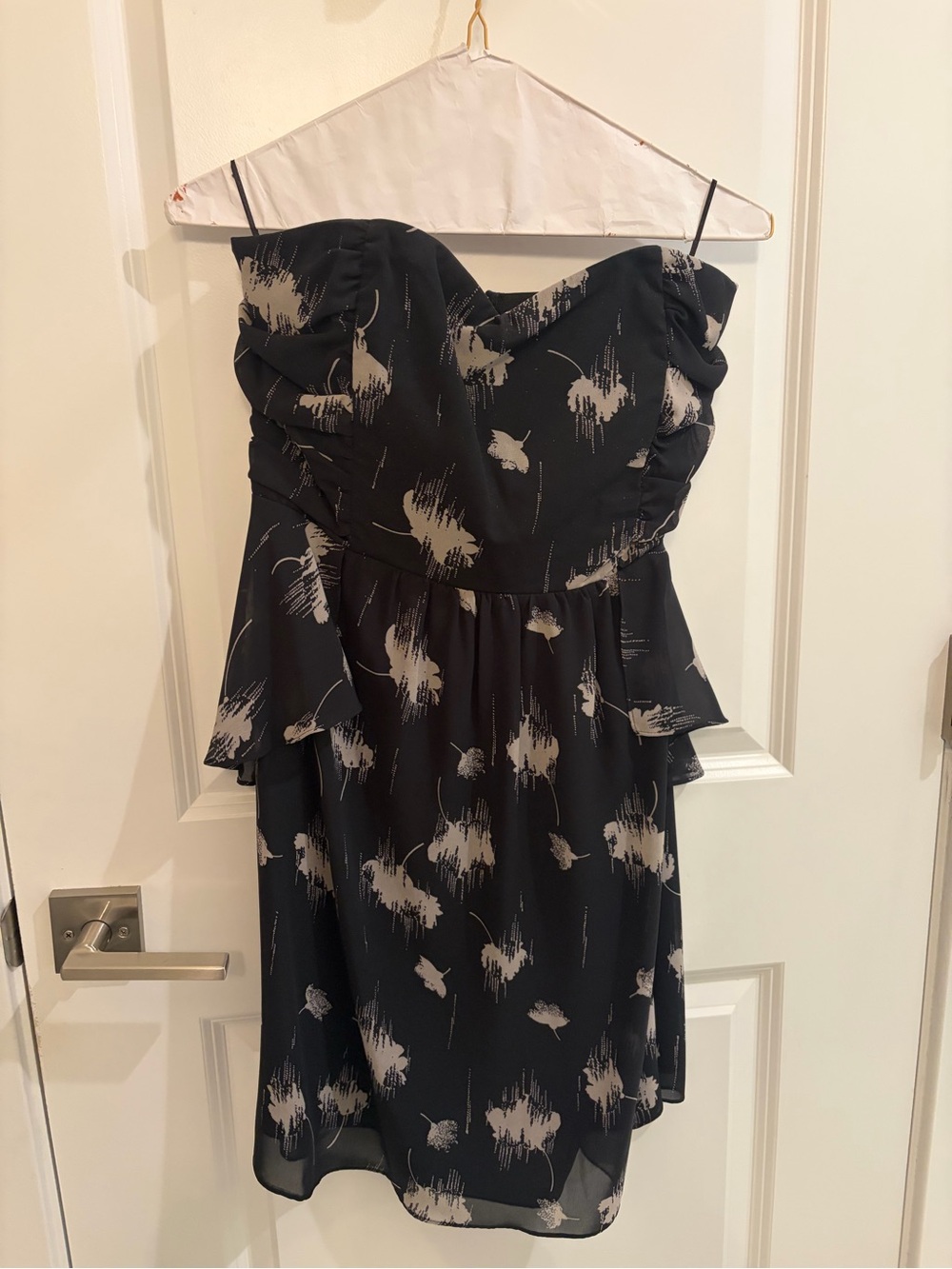 Akualani Black Strapless Floral-Print Cocktail Dress